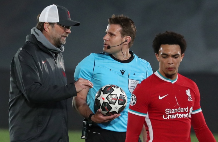 德扑里的风险溢价：你是否低估了输掉大底池的代价？（德州扑克的风险溢价：你是否忽视了失去大底池的真正成本？）