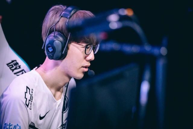 Falcons 以绝对优势击败 Mouz ，晋级 IEM Melbourne 2025 的总决赛
