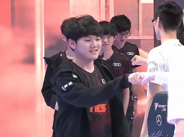 Passion UA 正式签约了 Complexity 的核心选手